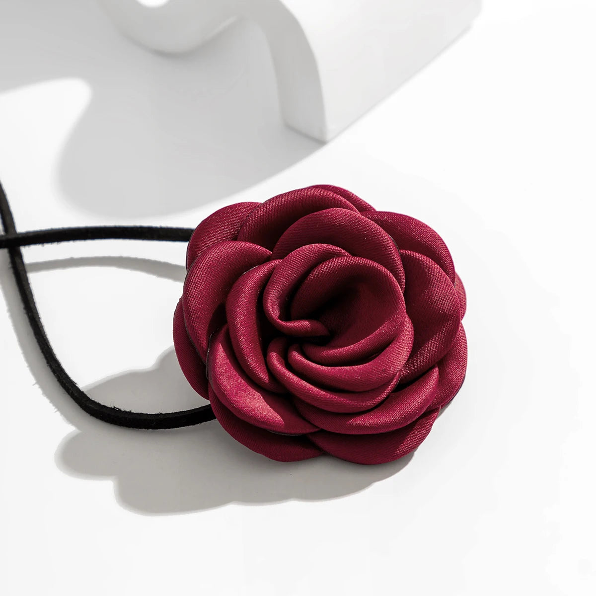 Vintage Elegant Rose Flower Choker Necklace Velvet Collar Choker for Weddings, Parties and Holiday